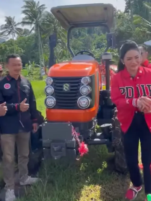 Krisdayanti membantu petani (Instagram/krisdayantilemos)