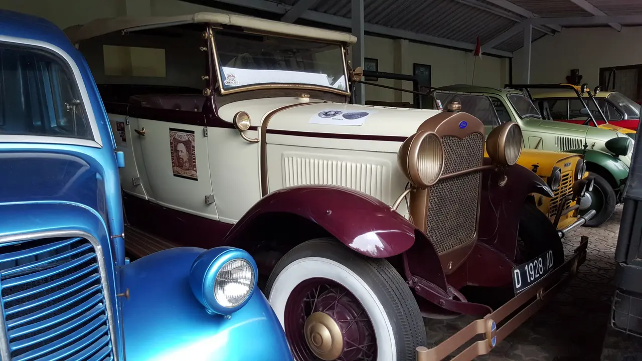 Ford 1928 Jadi Mobil Teristimewa di Galeri Soeyono