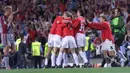 Para pemain Manchester United melakukan selebrasi usai menjuarai Liga Champions di Stadion Camp Nou, Barcelona (26/5/2020). Manchester United menang 2-1 atas Bayern Munchen. (AFP/Eric Cabanis)