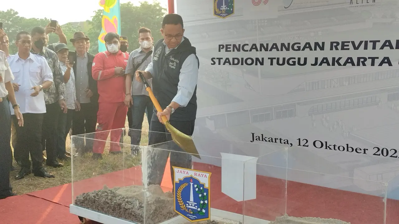Gubernur DKI Jakarta Anies Baswedan mencanangkan revitalisasi Stadion Sepak Bola Tugu Jakarta Utara, Koja, Jakarta Utara, Rabu (12/10/2022).