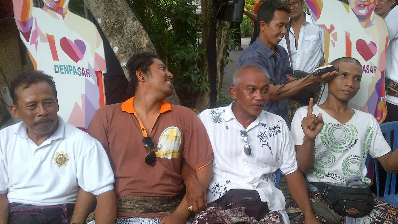 Aksi gundul kepala