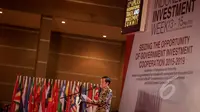 Presiden Jokowi memberi kata sambutan saat pembukaan acara  Asosiasi Pemerintah Kabupaten Seluruh Indonesia (APKASI) International Trade and Investment Summit 2015 di Jakarta, Rabu (13/5). (Liputan6.com/Faizal Fanani)