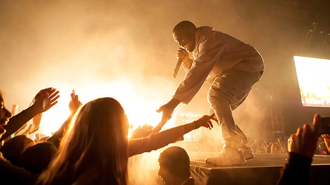 Kanye West Disensor Habis-habisan di Billboard Music Awards 2015