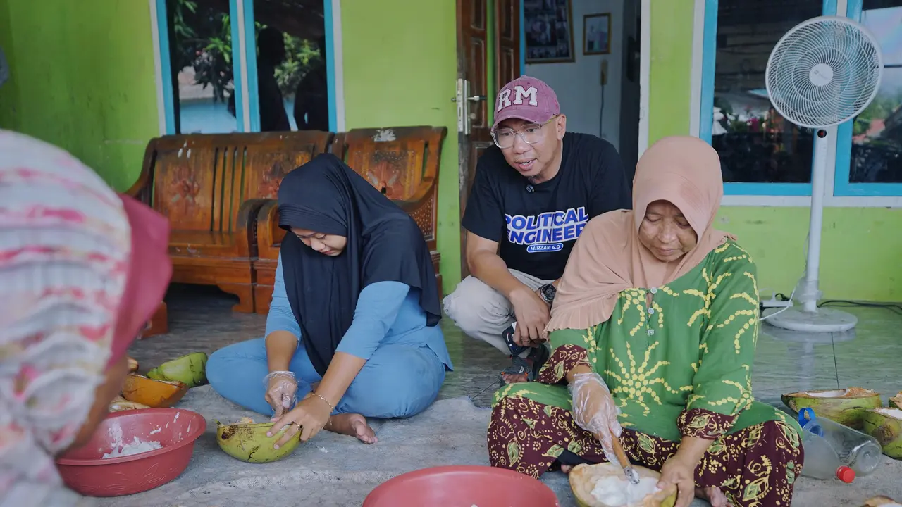 Calon Gubernur Lampung, Rahmat Mirzani Djausal berdialog dengan warga di Desa Tejang Pulau Sebesi, Lampung Selatan.  Foto : (Istimewa).