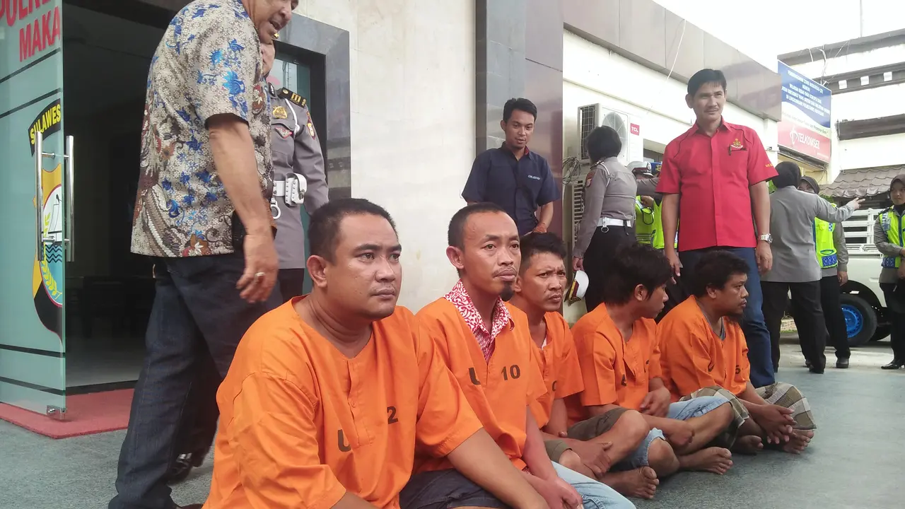 Komplotan Pencuri Ini Bisa Lenyapkan Mobil Hanya Dalam 2 Menit