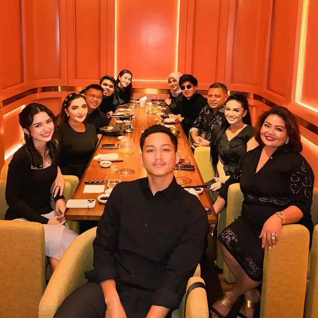 8 Momen Kejutan Ulang Tahun Azriel Hermansyah, Lamar Sarah Menzel saat Dinner