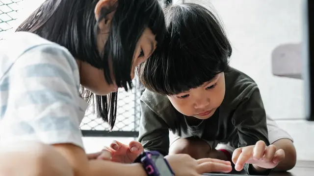 Waktu Ideal Memberikan Akses Media Sosial Pertama pada Anak