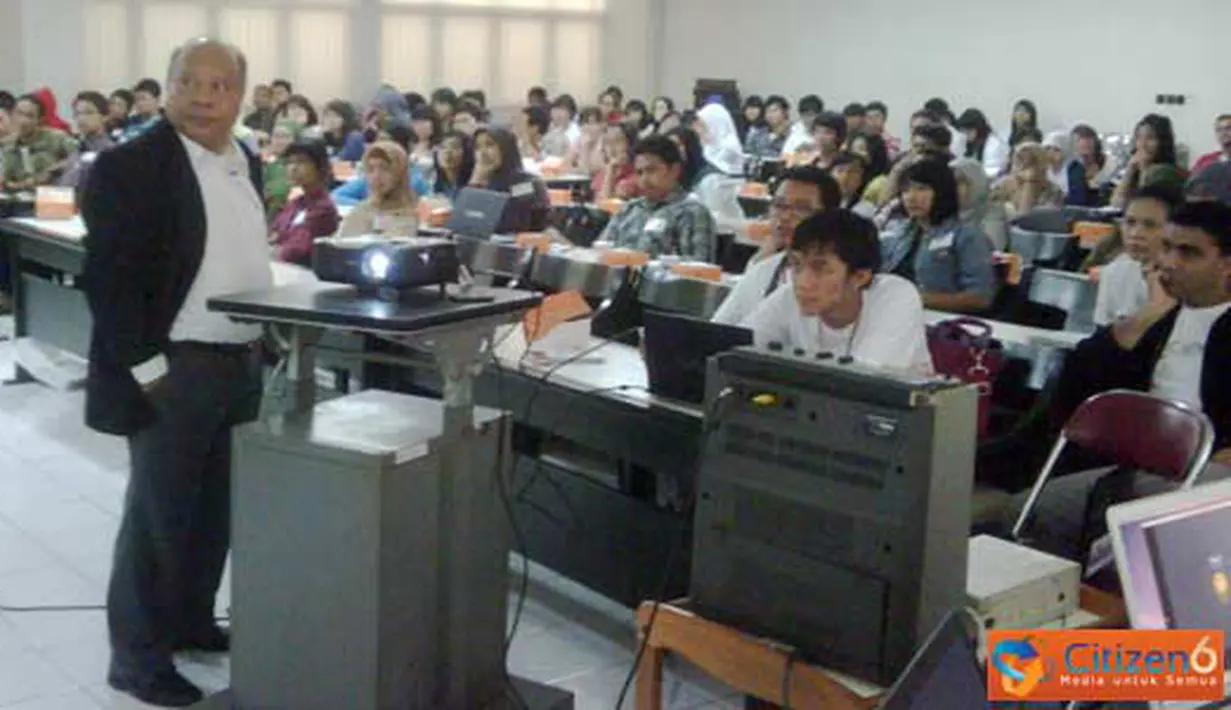 Citizen6, Yogyakarta: Workshop singkat tentang Citizen Journalism yang dibawakan Pemimpin Redaksi Liputan 6 SCTV Don Bosco Selamun, di Kampus UGM. (Pengirim: Widya Asrul)