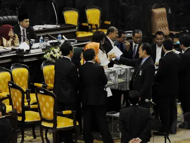 Suasana pemilihan pimpinan MPR melalui pemungutan suara, Jakarta, (7/10/14). (Liputan6.com/Andrian M Tunay)