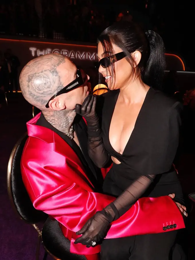 Kourtney Kardashian menikah dengan Travis Barker