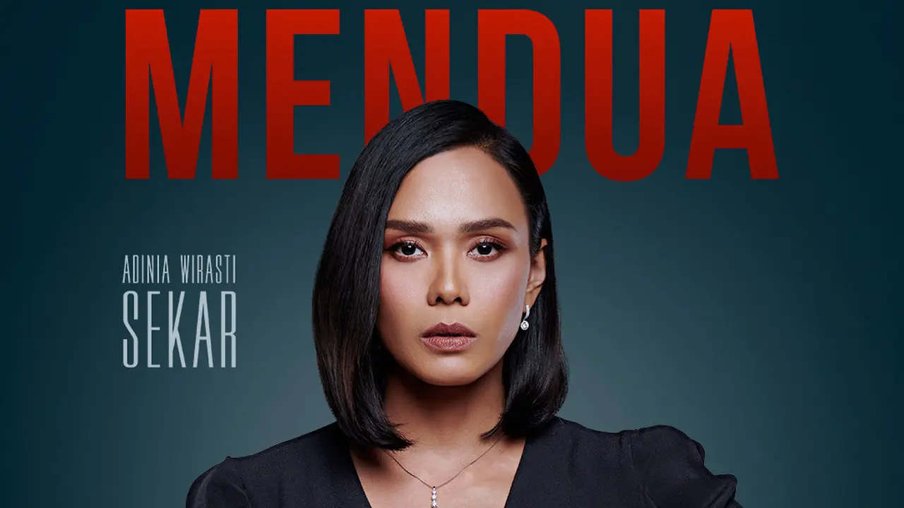 Sekar M. Atmajaya diperankan Adinia Wirasti.