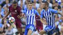 Bek Manchester City, Danilo, melepaskan tendangan saat melawan Brighton pada laga Premier League di Stadion American Express Community, Brighton, Sabtu (12/8/2017). Brighton kalah 0-2 dari Manchester City. (AP/Gareth Fuller)
