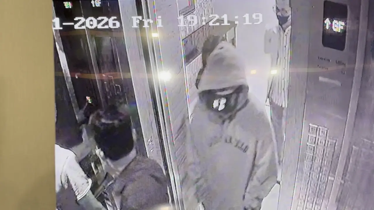Polisi memutar sejumlah rekaman CCTV yang mengungkap aktivitas terakhir Lula Lahfah (26) sehari sebelum ditemukan meninggal di unit Apartemen Essence, kawasan Dharmawangsa, Kebayoran Baru, Jakarta Selatan. (Istimewa)