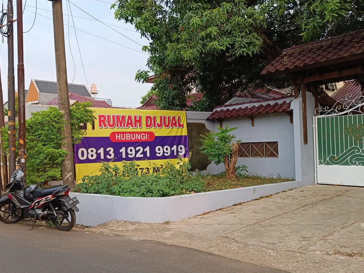 Di Samping Kuburan, Begini Penampakan Rumah Produksi Film Porno di Jaksel -  News Liputan6.com