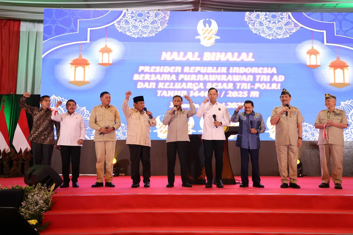 Presiden Prabowo Subianto bersama sejumlah purnawirawan TNI kompak menyanyikan lagu 'Hymne Taruna' (Istimewa)