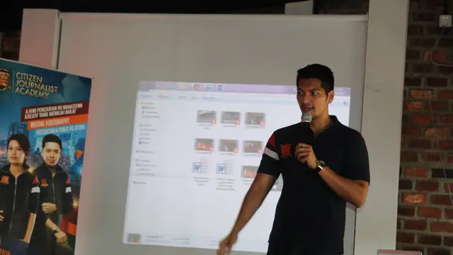 Coach Zulfikar Naghi memberikan materi saat coaching final