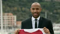 Pelatih AS Monaco, Thierry Henry menjawab pertanyaan saat konferensi pers di Monako, Prancis, Rabu (17/10). Sebelumnya, Henry merupakan asisten pelatih timnas Belgia mendampingi Roberto Martinez. (AP Photo/Olivier Anrigo)