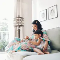 Tujuan Andien mengajak buah hatinya lantaran ingin memberi tahu bahwa ada kehidupan lain di dunia ini. Jadi bukan hanya tentang apa yang dilihatnya dalam keseharian saja.  (Instagram/andienaisyah)