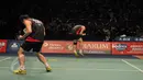 Shin Baek Choel/Ko Sung Hyun melakukan selebrasi usai mengalahkan Fu Haifeng/Zhang Nan asal Tiongkok di final BCA Indonesia Open 2015 di Jakarta, Minggu (7/6/2015). Shin Baek Choel/Ko Sung Hyun menang 21-16,16-21,21-19. (Liputan6.com/Andrian M Tunay)