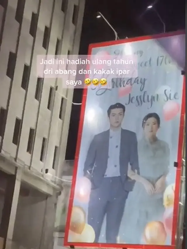 Viral, Hadiah Baliho Ulang Tahun Foto Bersama Sehun EXO Ini Jadi Sorotan
