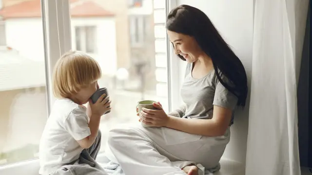 Alih-alih menghukum anak dengan mengurung mereka di kamar, cobalah menggunakan waktu istirahat sebagai momen refleksi.