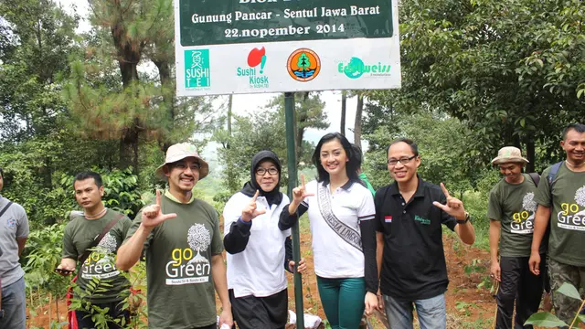 Putri Indonesia Lingkungan 2014 Tanam Pohon di Gunung Pancar