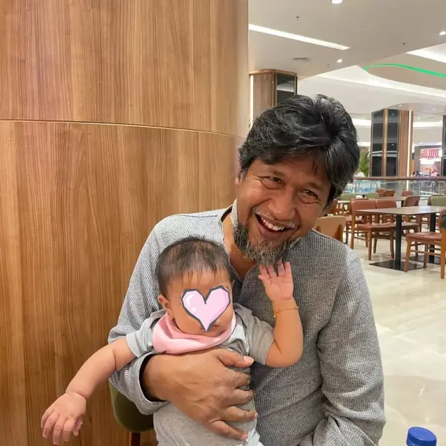 6 Potret Kenangan Ayah Ammar Zoni dan Cucu, Ibel Ungkap Almarhum Sosok Penyayang