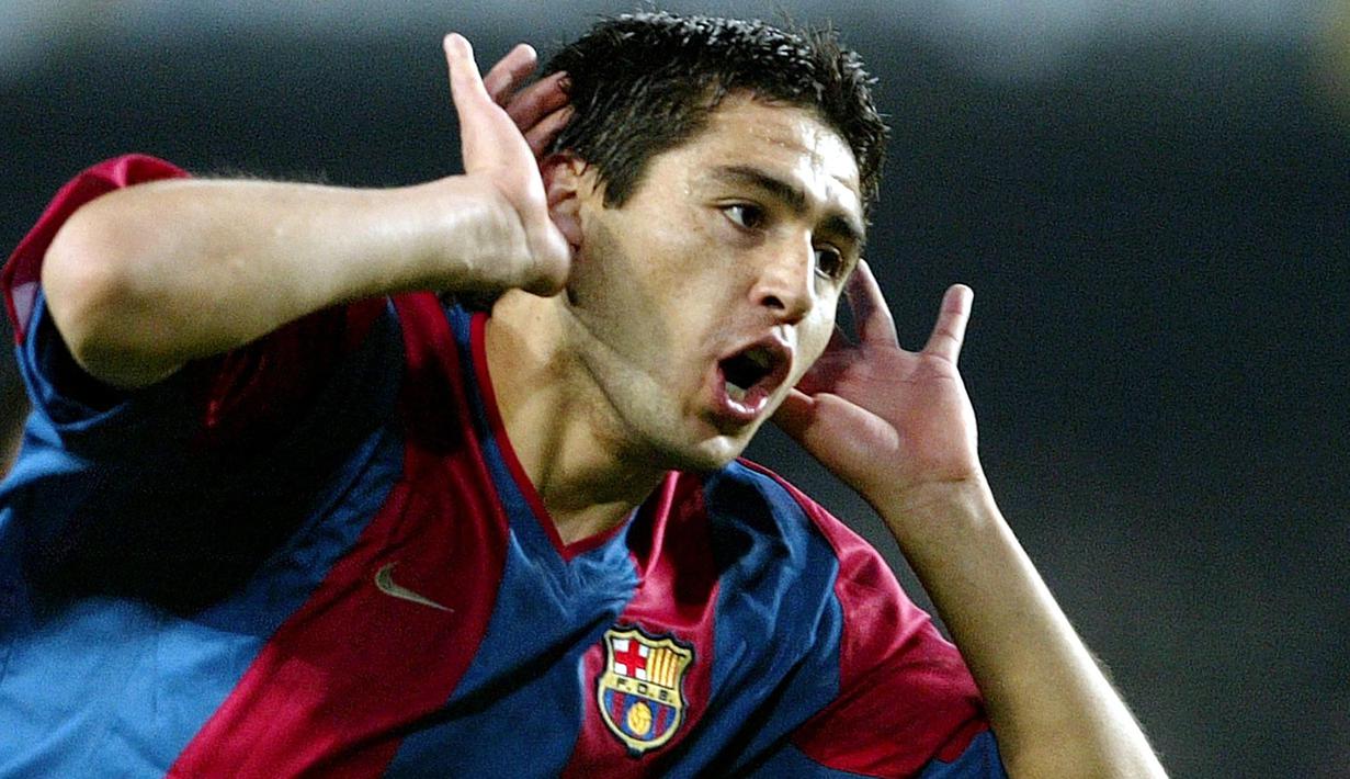 Juan Roman Riquelme - Pemain asal Argentina ini menjadi pengguna nomor punggung 10 menggantikan Rivaldo pada tahun 2002-2003. Riquelme merupakan pemain gelandang yang terkenang tenang dan mematikan kala aktif sebagai pemain. (AFP/Lluis Gene)
