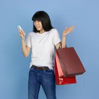 Ilustrasi Wanita Melakukan Impulse Buying / Freepik by master1304