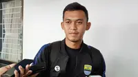 Gelandang muda Persib Bandung, Abdul Aziz Lutfi Akbar. (Bola.com/Erwin Snaz)