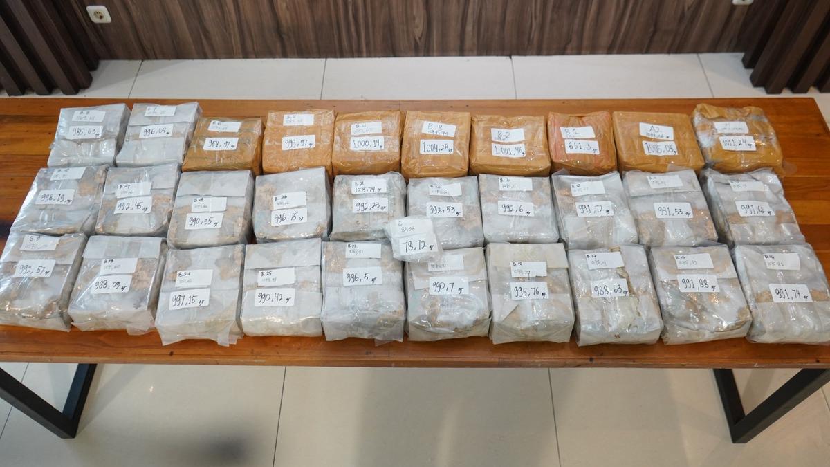 Dari Sebungkus Sabu Terbongkar Gudang Narkoba Jaringan Internasional di Bekasi