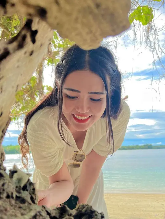 <p>Momen kebersamaan Via Vallen dan suami memang begitu romantis. Keromantisan itu juga dirasakan para penggemar keduanya. (Instagram/viavallen)</p>