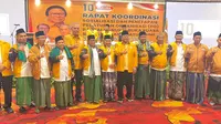 Partai Hati Nurani Rakyat (Hanura) mendapat energi baru untuk menghadapi Pemilihan Umum atau Pemilu 2024. Sebab, ratusan Kiai Nahdlatul Ulama (NU) dari seluruh Indonesia resmi menyatakan diri bergabung dan siap berjuang bersama Partai Hanura. (Istimewa)