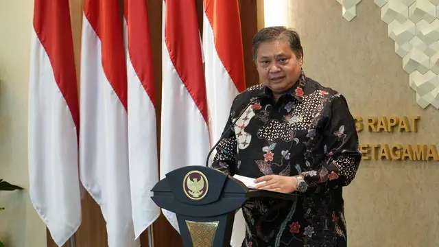 Menteri Koordinator Bidang Perekonomian Airlangga Hartarto dalam penyerahan hasil pemeriksaan atas Laporan Keuangan Kemenko Perekonomian oleh Tim Pemeriksa BPK di Kantor Kemenko Perekonomian, Jakarta, Kamis (18/7/2024). (Dok Kemenko Perekonomian)