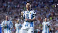 Pemain Argentina, Lionel Messi, melakukan selebrasi setelah mencetak gol ke gawang Islandia pada laga uji coba di Jordan-Hare Stadium, Auburn, Alabama, Amerika Serikat, Rabu (10/6/2026). (AP Photo/Butch Dill)