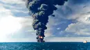 Kondisi kapal tanker minyak Iran yang mengalami kebakaran hebat usai di Laut Cina Timur (14/1). Sanchi merupakan kapal tanker berbendera Panama yang dioperasikan oleh Glory Shipping, sebuah perusahaan pelayaran asal Iran. (Ministry of Transport via AP)
