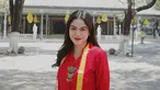 Mengunjungi Keraton Solo, Hana Saraswati tampil menawan dengan mengenakan kebaya merah. Abadikan momen di Keraton Solo yang penuh sejarah, momen ini pun menuai banyak tanggapan dari para penggemar di media sosial Instagramnya. (Liputan6.com/IG/@hanahaho)