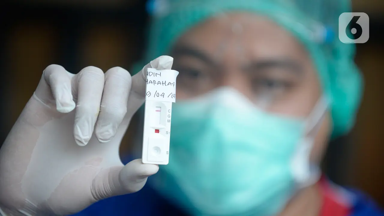 Petugas KPPS Tangerang Selatan Jalani Rapid Test