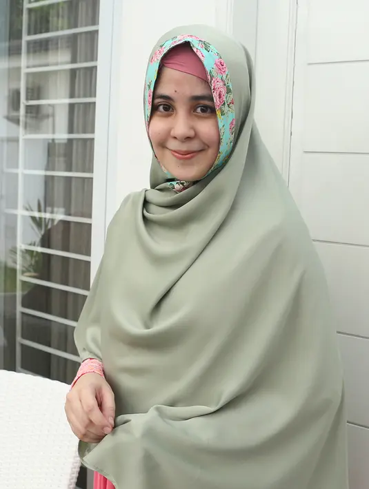 Sudah dua minggu sejak anak Risty Tagor lahir ke dunia pada 3 Januari 2016 silam. Sebagai seorang ibu, Risty Tagor tak melarang anaknya,  Arkarna Rafif Bissar, untuk bertemu ayahnya yaitu Stuart Collin. (Andy Masela/Bintang.com)