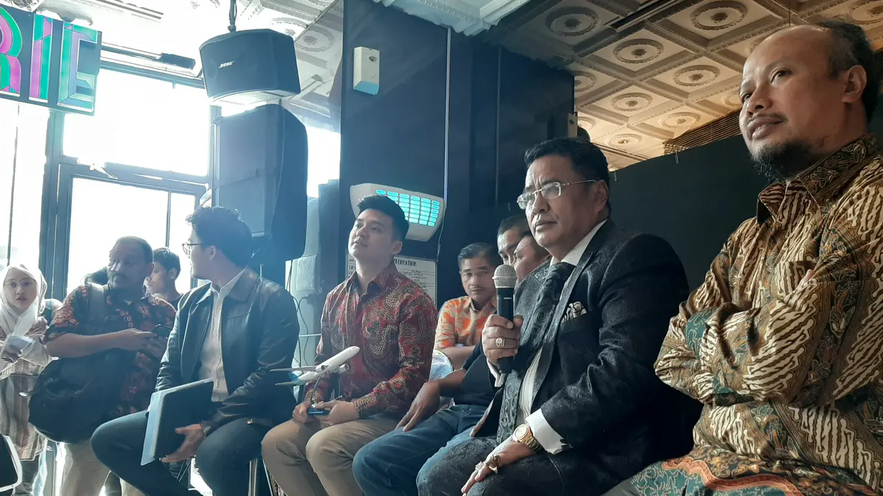 Direktur Utama Garudan Indonesia, I Gusti Ngurah Askhara Danadiputra meminta Rius untuk memberikan penilaian terhadap berbagai layanan penerbangan Garuda Indonesia.