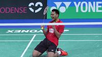 Tunggal putra Indonesia Tommy Sugiarto menghadapi wakil Taiwan Chou Tien Chen di semifinal Denmark Open Super Series Premier 2015, Sabtu (17/10/2015). (Liputan6.com/Humas PP PBSI)