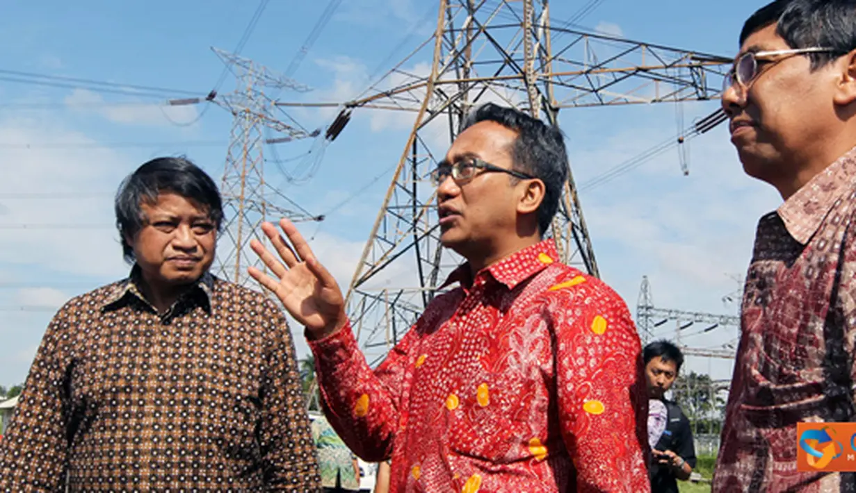 Citizen6, Depok: PLN sudah memperhitungkan Beban Puncak pada peringan Hari Natal 25 Desember lalu dan nanti pada pergantian Tahun Baru 2012 umumnya lebih rendah dibandingkan pada hari kerja biasa. (Pengirim: Agus Trimukti)