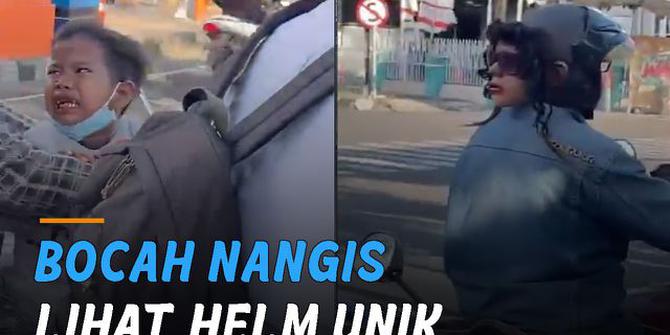 VIDEO: Bocah Nangis Lihat Helm Unik Pengendara Motor di Jalan