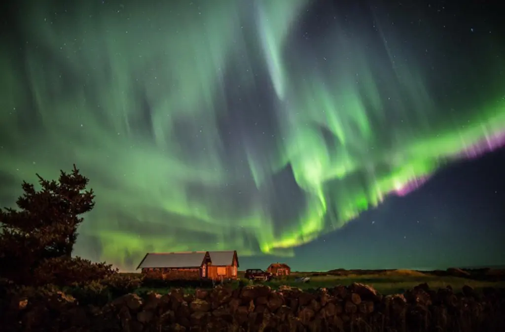 Aurora di Reykjavik, Islandia. (Sumber Foto: photoadams/Instagram)
