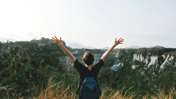 [Bintang] Kalau Kamu Suka Banget Pakai Tas Ransel, Itu Tandanya Kamu Punya Kepribadian Begini