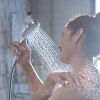 Ilustrasi perempuan mandi pagi/copyright shutterstock.com