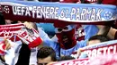 Gelombang syal para pendukung Trabzonspor pada putaran leg pertama 32 besar Liga Eropa antara Juventus vs Trabzonspor di stadion Juventus, Turin pada 21 Februari 2014 (AFP/Marco Bertorello).