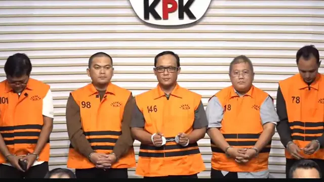 Bupati Lampung Tengah, Ardito Wijaya bersama 4 tersangka lainnya atas dugaan suap.