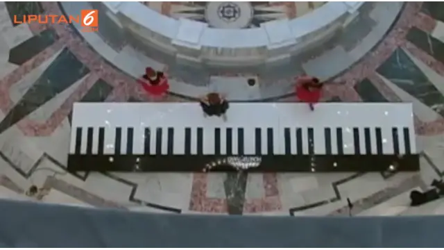Aksi 3 Anak Kecil Ini Mahir Memainkan Monster Piano Gunakan Kaki