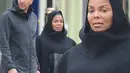 Janet  Jackson yang saat ini berusia 50 tahun telah melahirkan anak laki-lakinya, dan diberi nama Eissa Al Mana. Tersiar kabar, keputusan Janet menjadi seorang Mualaf karena anak laki-lakinya ini. (doc.mirror.co.uk)